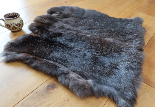 kleine-decke-aus-kaninchen